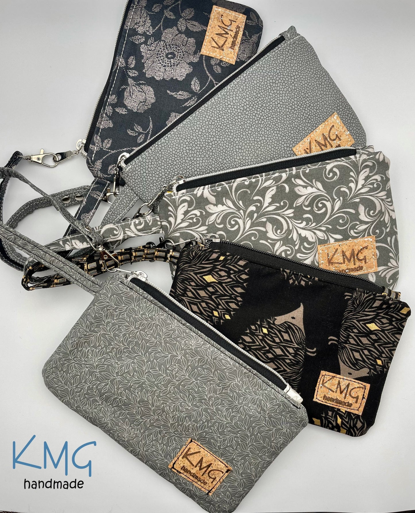 PDF Pattern and Video Tutorial - The Clip & Zip Wristlet by KMGhandmade